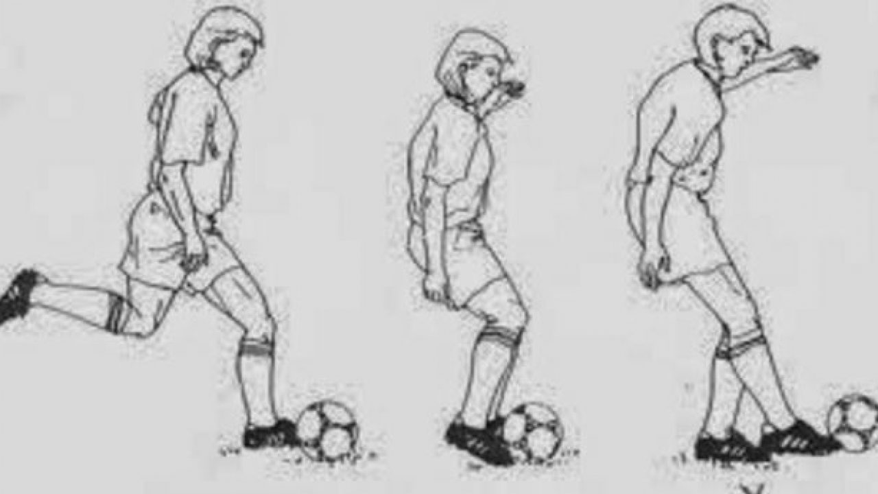 Menendang bola dengan punggung kaki akan menghasilkan tendangan