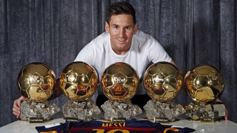Lionel Messi dengan 5 trofi Ballon d'Or miliknya