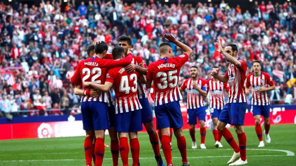 Para pemain Atletico merayakan gol kedua yang dicetak Alvaro Morata