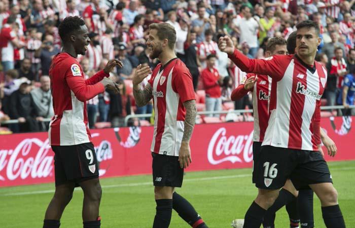 Para pemain Bilbao rayakan gol yang dicetak oleh Inaki Williams