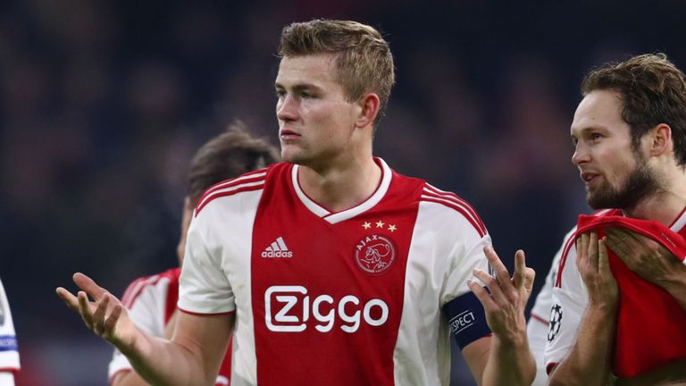 Deligt ingin fokus bersama Ajax