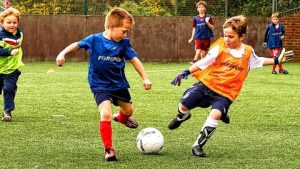 manfaat bermain sepak bola bagi anak