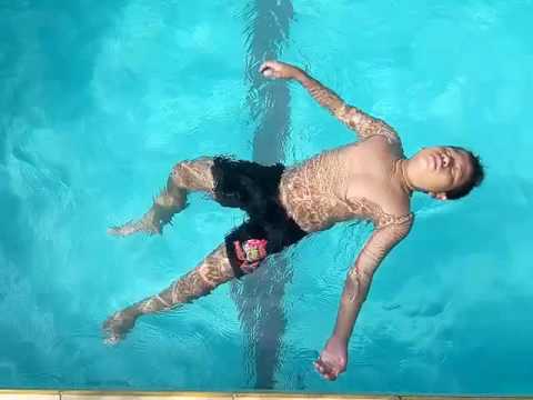 Kenali 5 Cara Belajar Berenang Mengapung yang Baik dan Benar -  OlahragaPedia.com