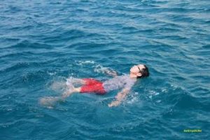 teknik berenang di laut